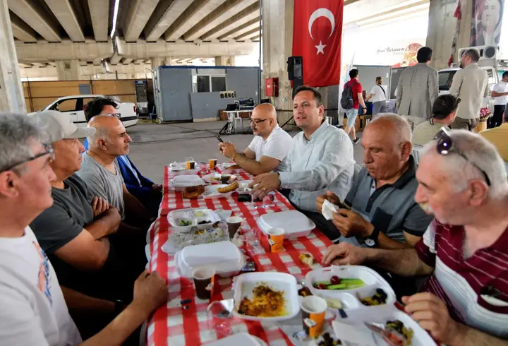Bornova'da Mahalle Meclisleri İlk Kez Kazım Dirik'te Toplandı