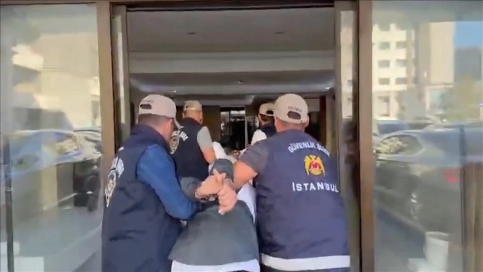 Kız öğrenci yurdunda tacizde bulunan 4 şahıs tutuklandı