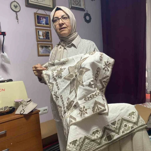 Türkiye'deki Tek Sanatçı Açıkladı: 20 Yıl Kullandıkça İpeğe Dönüşüyor