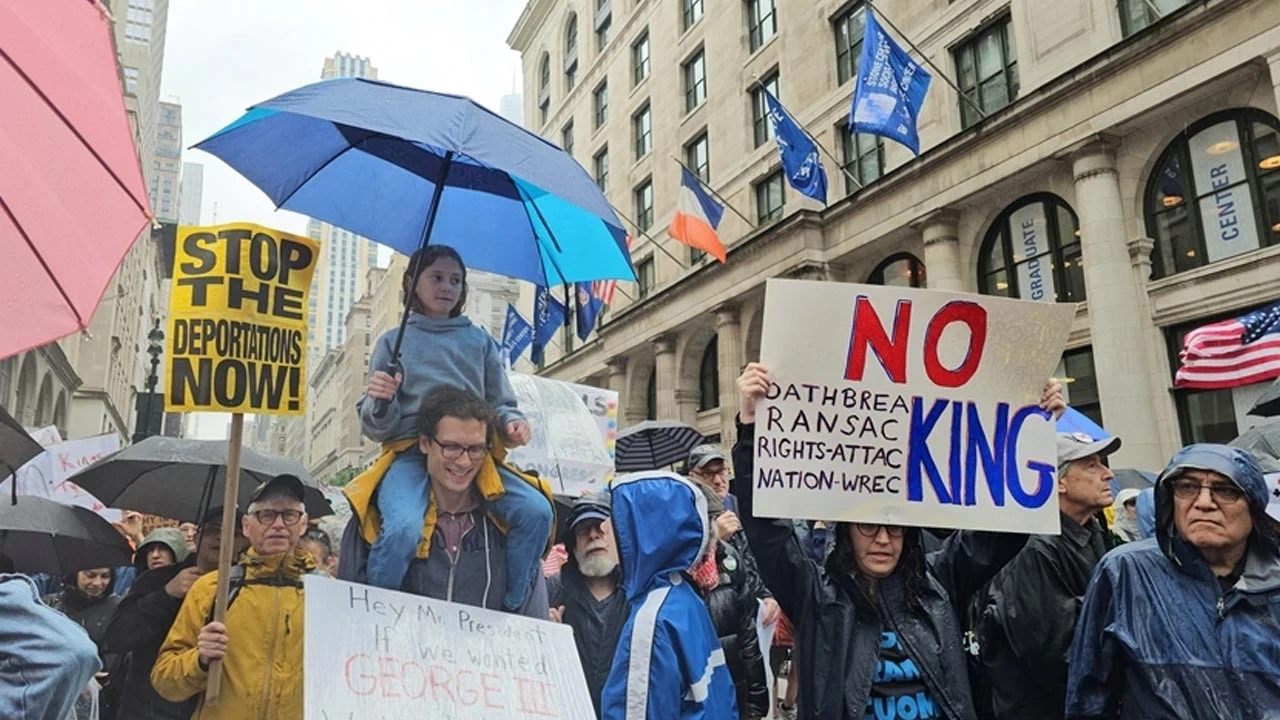 Milyonlarca kişi Trump'ı protesto etmek için sokaklara çıktı