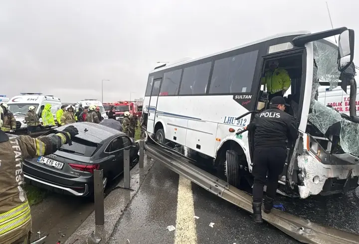 İstanbul'da zincirleme kaza: Yaralılar var