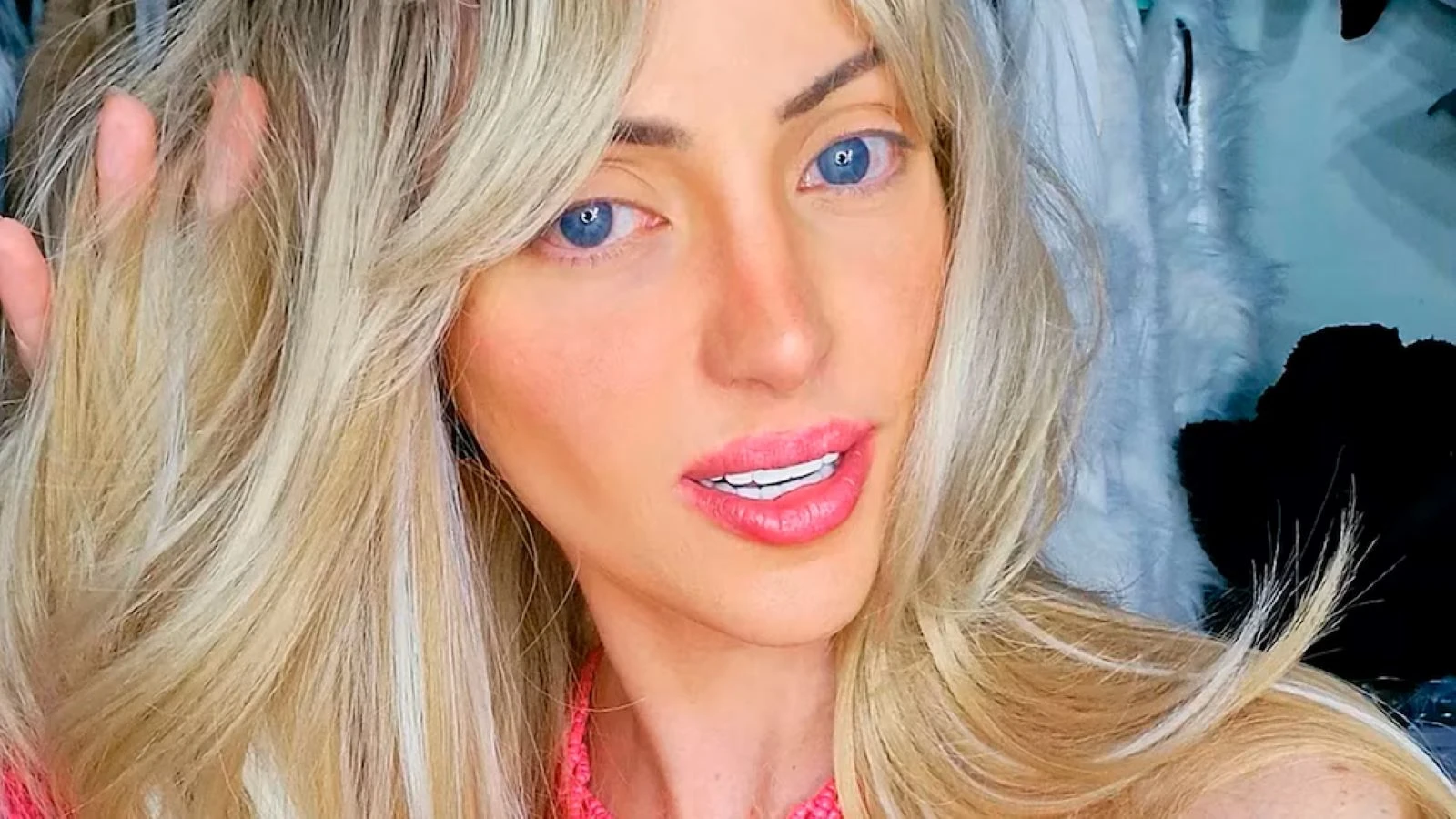 'Canlı Barbie' ölü bulundu: Sırtında morluklar, gözünde yara var!
