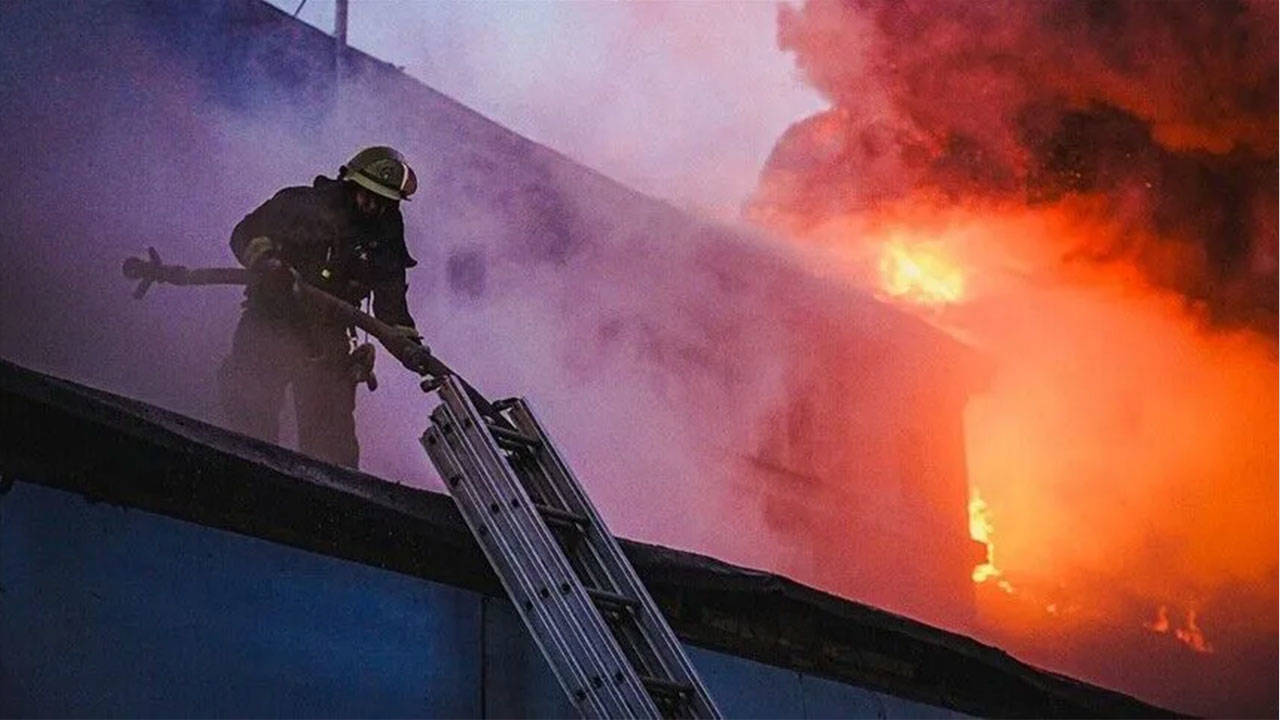 Rusya, Ukrayna'ya Ait Bir Lojistik Merkezini Ve Kuru Yük Gemisini Vurduğunu Bildirdi