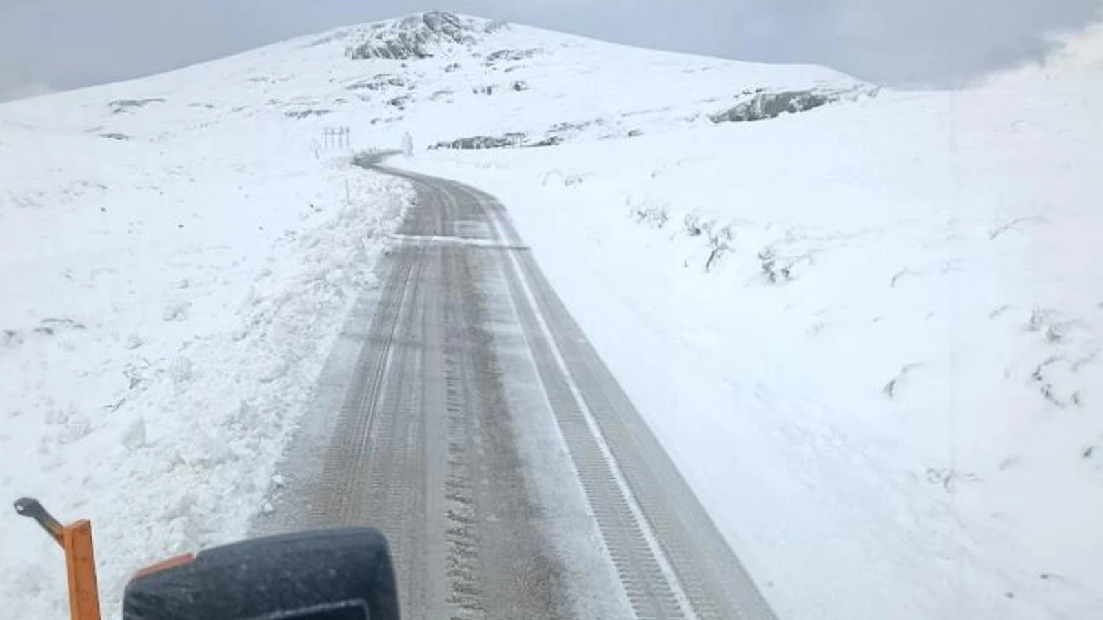 Bazı köy yolları ve geçitler yoğun kar nedeniyle ulaşıma kapatıldı