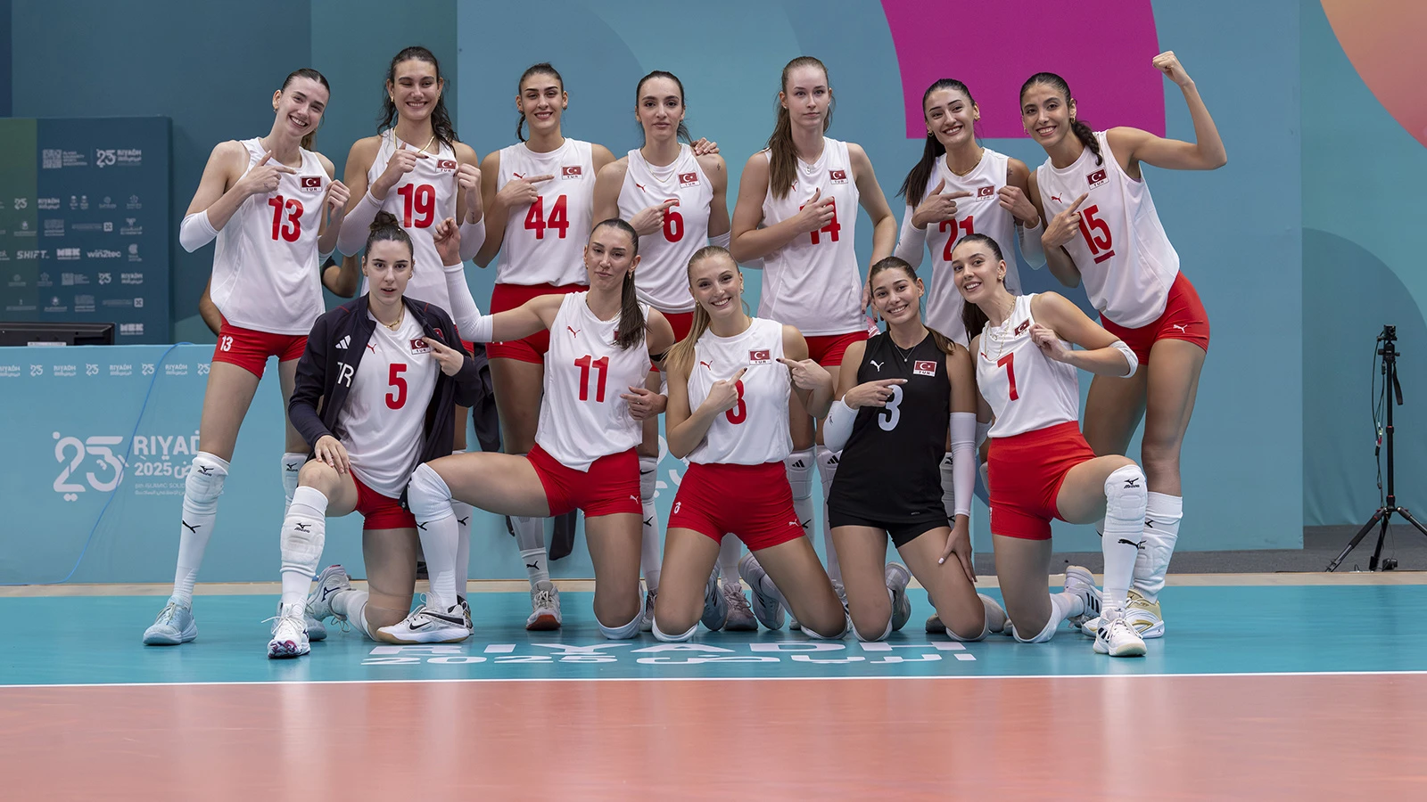 Kadın Voleybol Milli Takımı, İran'a set vermedi