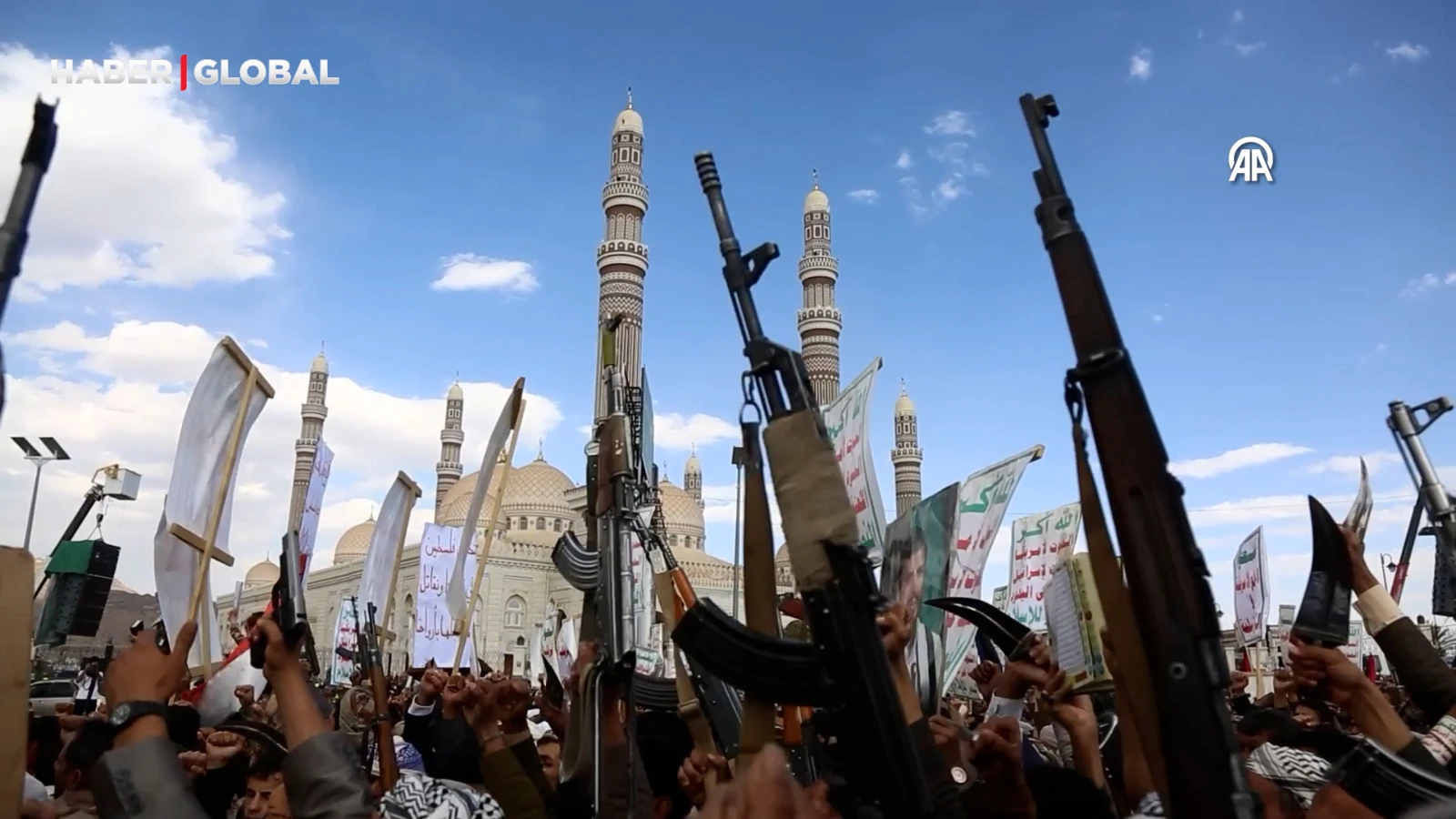 Yemen'de Husilerin öncülüğünde ABD karşıtı gösteriler düzenledi