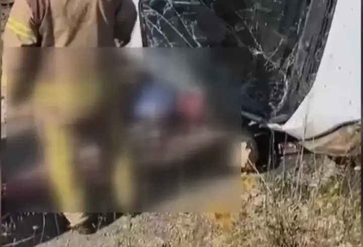 İstanbul- Çatalca'da bariyere çarpan minibüs takla attı: 1 ölü