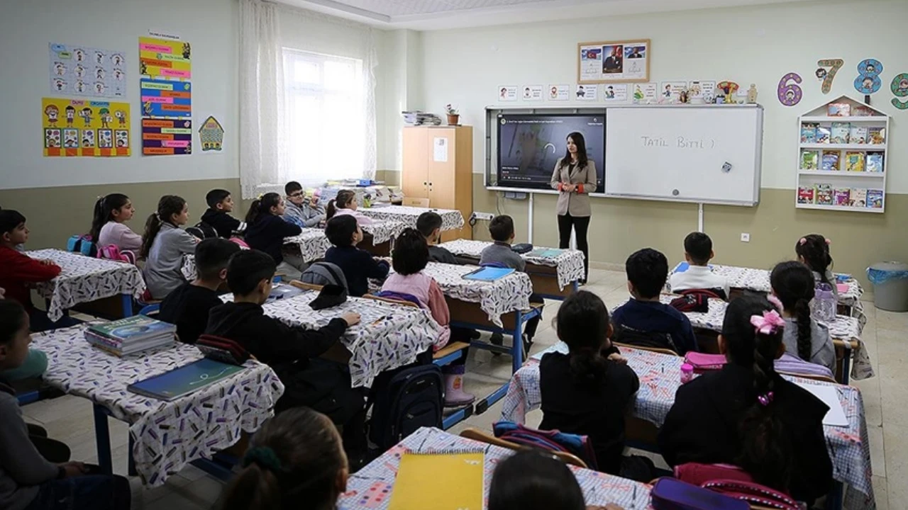 Okullar 4 gün mü olacak? Okul süresi kısalıyor mu?