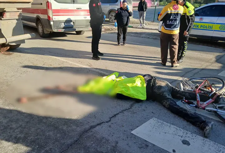 Hafriyat kamyonunun çarptığı bisikletli hayatını kaybetti
