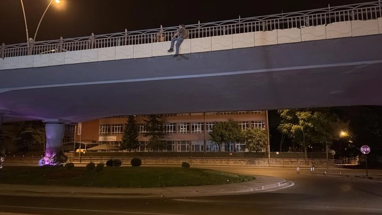 Bir haftada iki kez intihara kalkışan adam ortalığı birbirine kattı