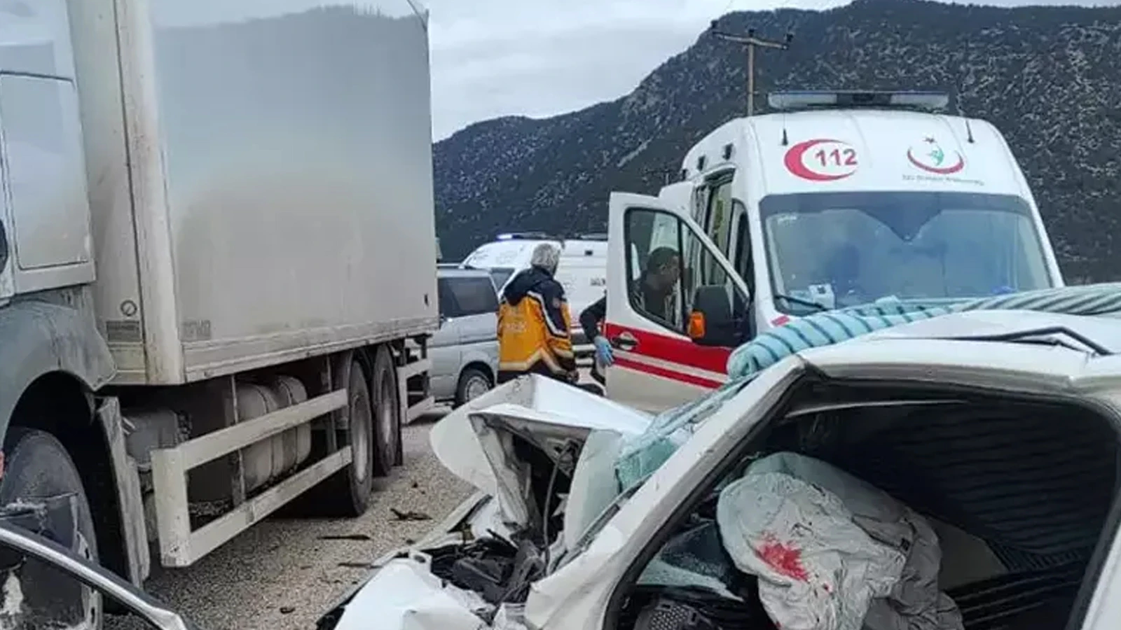Isparta'da feci kaza: 2 genç hayatını kaybetti