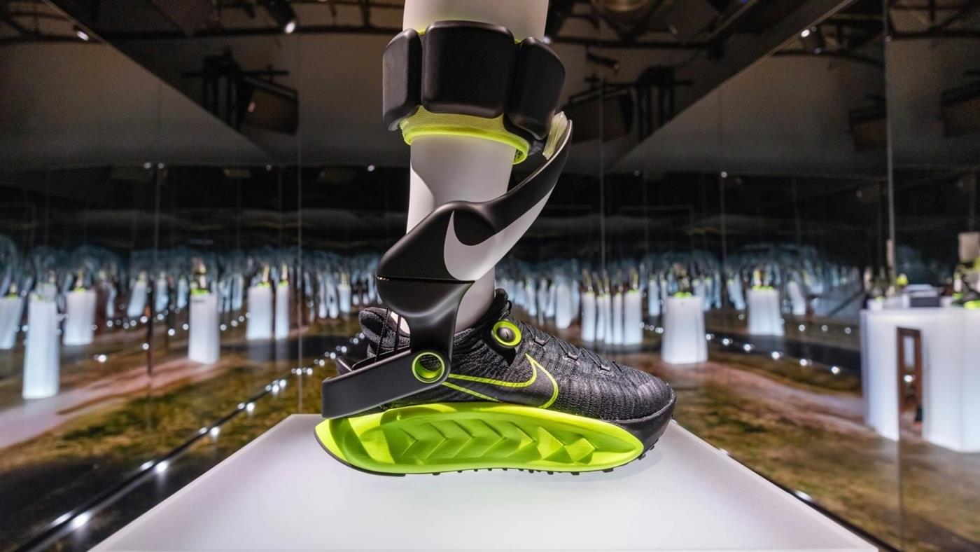 Bu da oldu: Nike, dünyanın ilk motorlu ayakkabı sistemini tanıttı