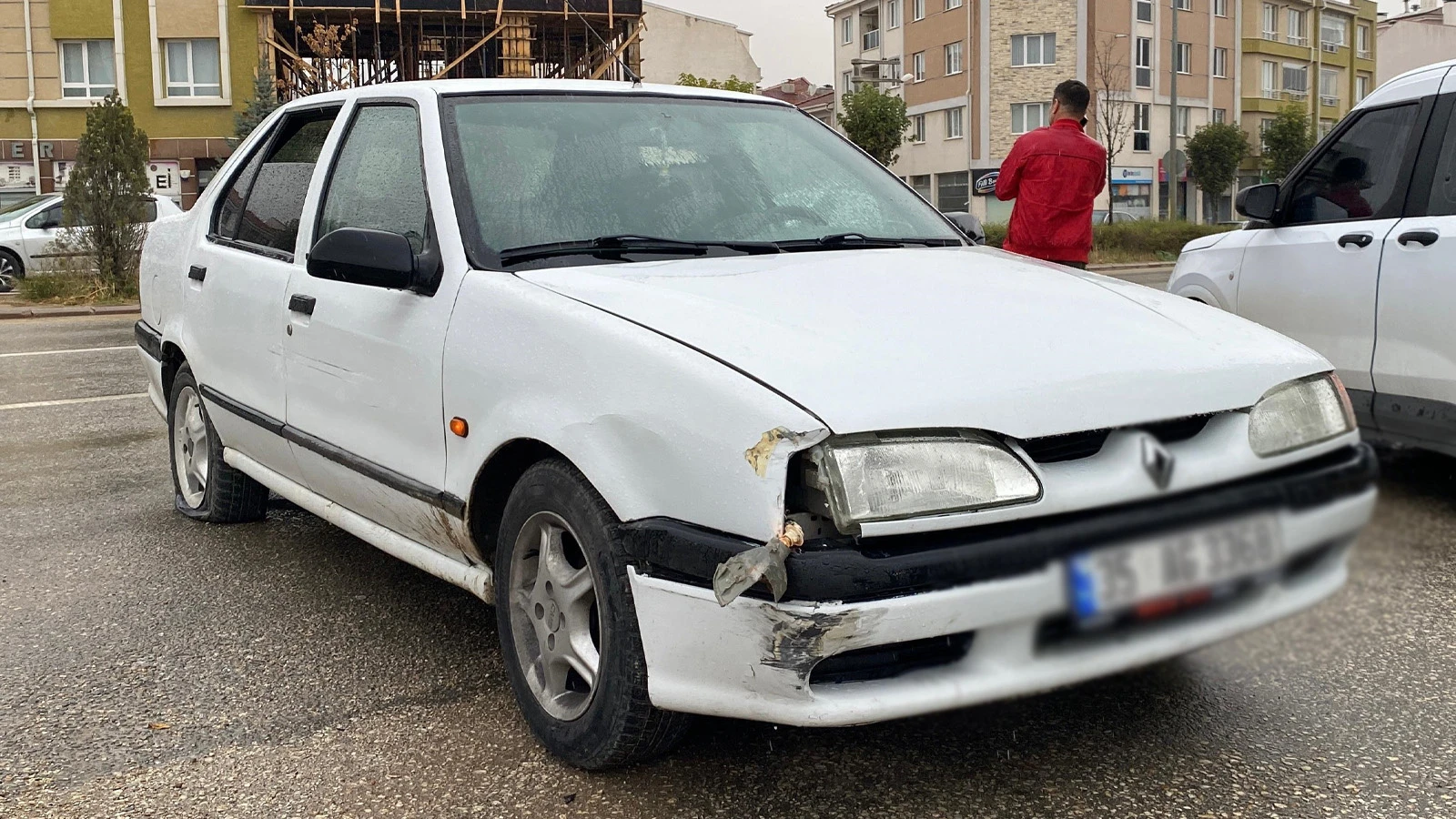 Eskişehir'de anahtarı üzerinde unutulan aracı çaldı, kaçarken yakayı ele verdi