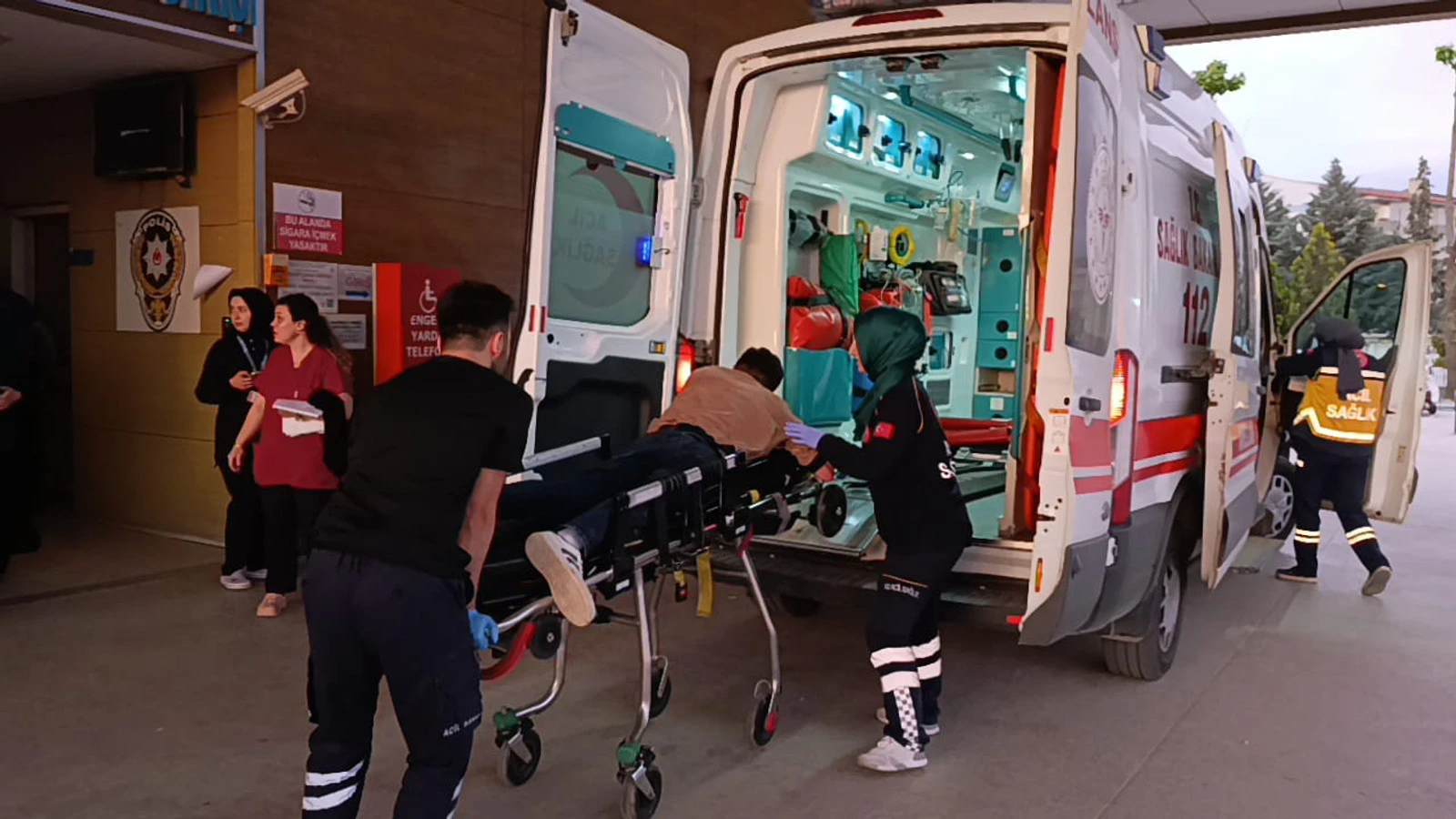 Bursa'da iki grup arasında bıçaklı- sopalı kavga: 4 yaralı