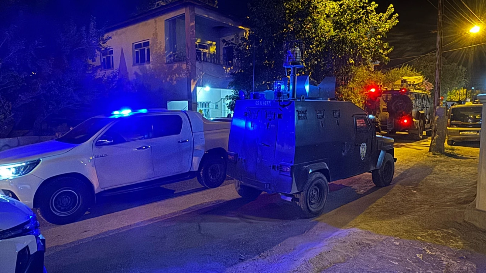 Van'da silahlı saldırı: Baba öldü, 3 çocuğu yaralandı!