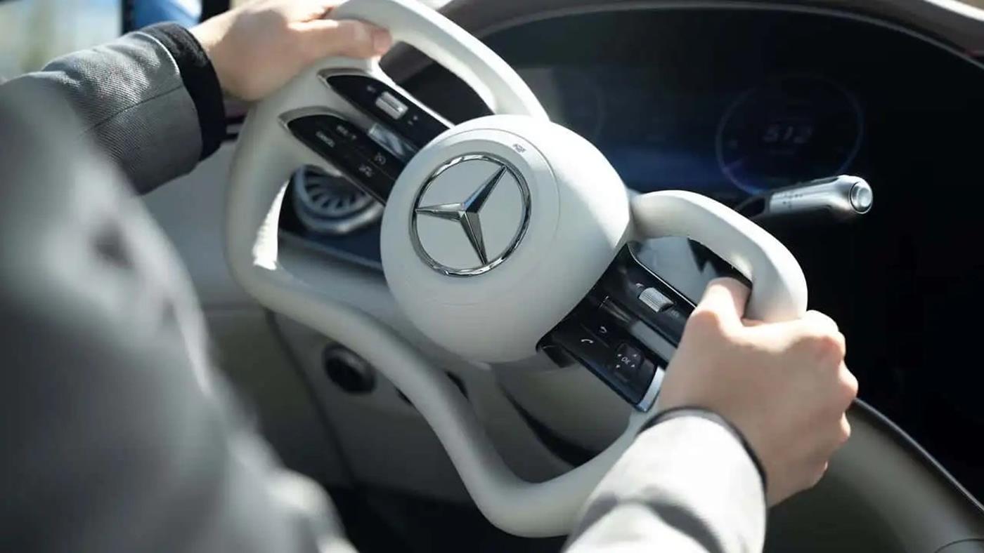 Mercedes, lövye şeklinde direksiyon ve "steer-by-wire" teknolojisini getiriyor