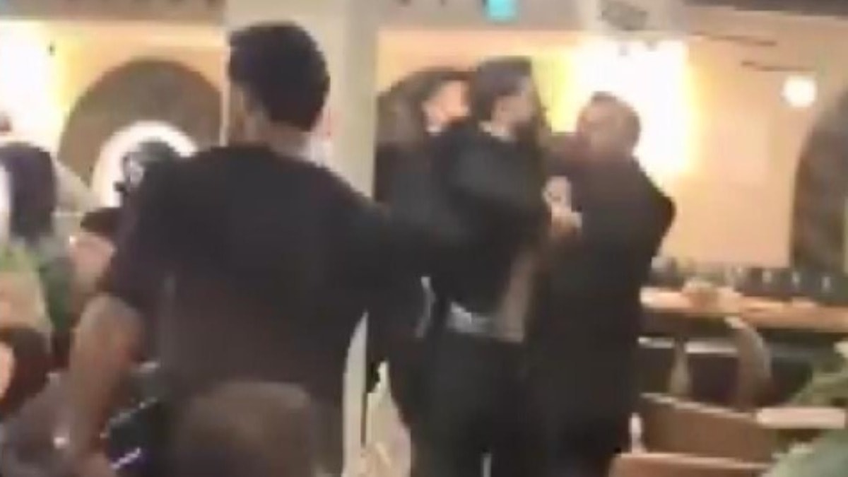 İstanbul'da dönercide büyük kavga! Tekme ve yumruklarla saldırdılar
