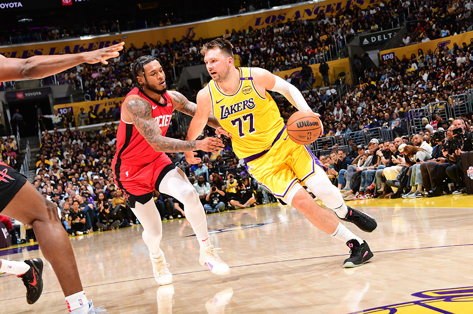 Luka Doncic'in damga vurduğu maçta Lakers fark attı