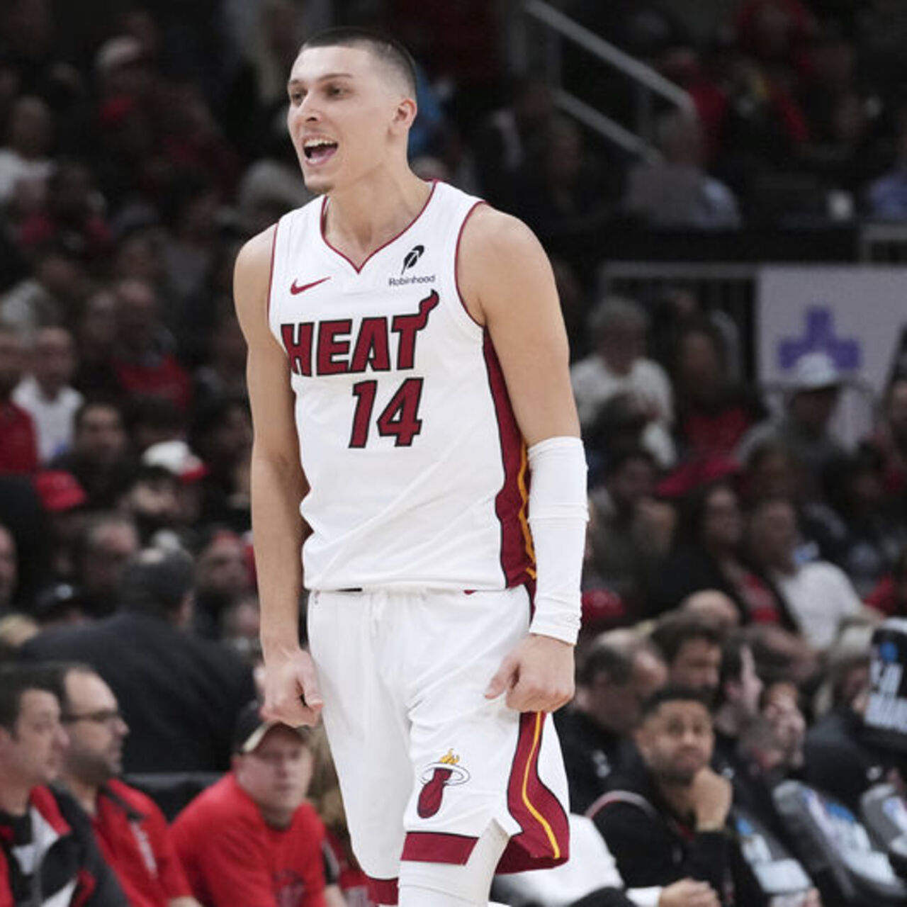 Miami Heat, Hawks'ı yenerek play-off'a kaldı!