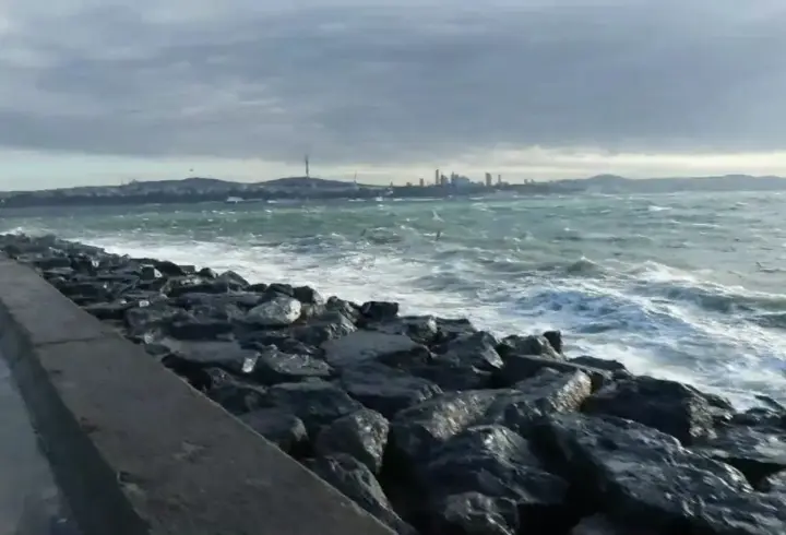 Meteoroloji uyarmıştı: Lodos İstanbul’u teslim aldı