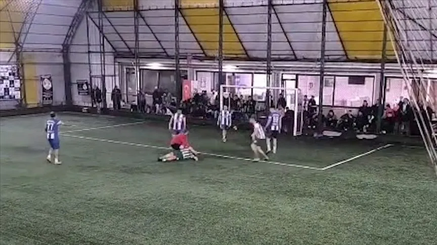 Tekirdağ'da dili boğazına kaçan futbolcuyu hakem kurtardı