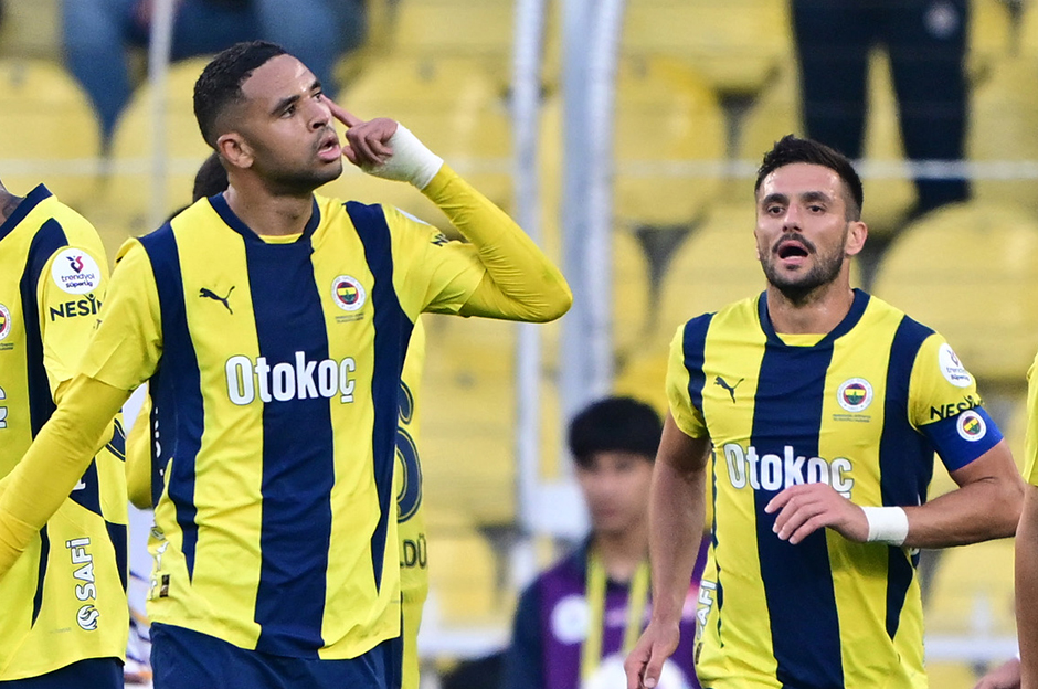 Fenerbahçe, Eyüpspor'u 2-1'le geçti