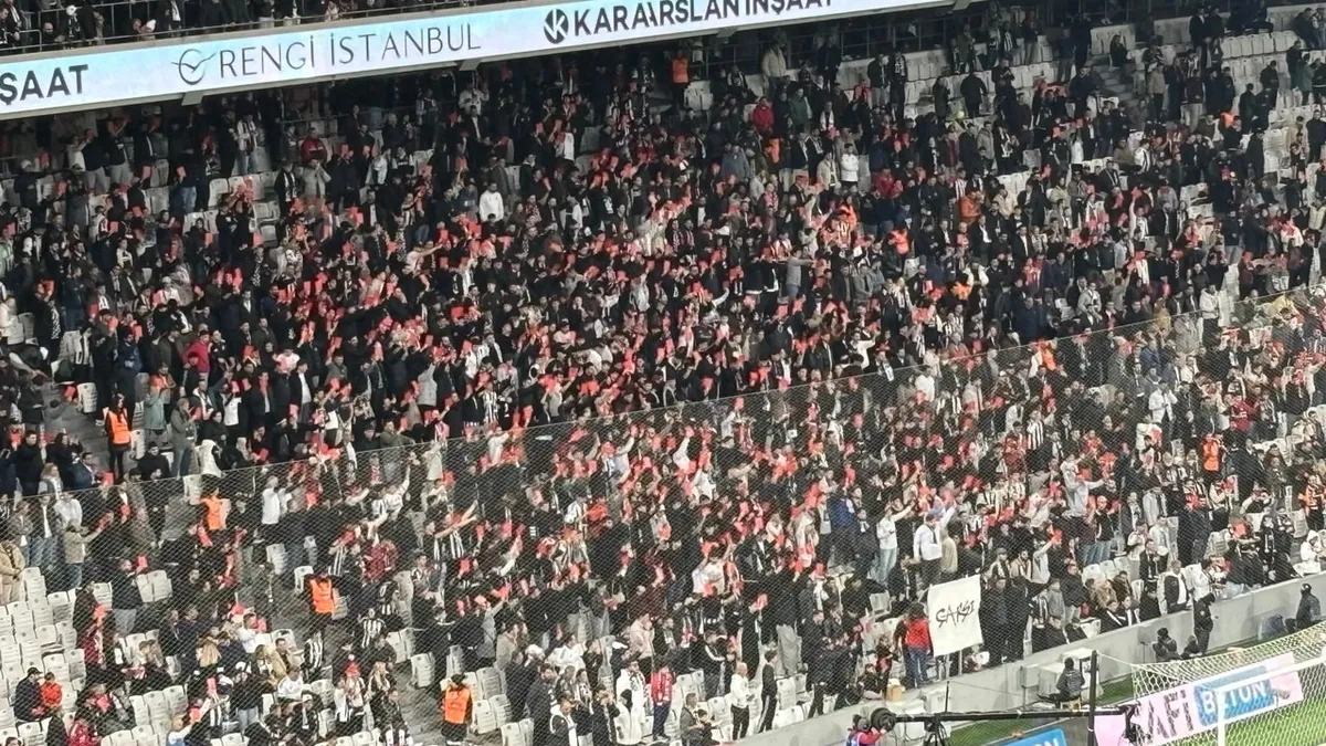 Beşiktaş taraftarından MHK'ya kırmızı kart!