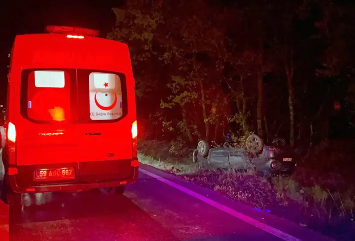 Tekirdağ'da yoldan çıkarak takla atan otomobilde, 3 kişi yaralandı