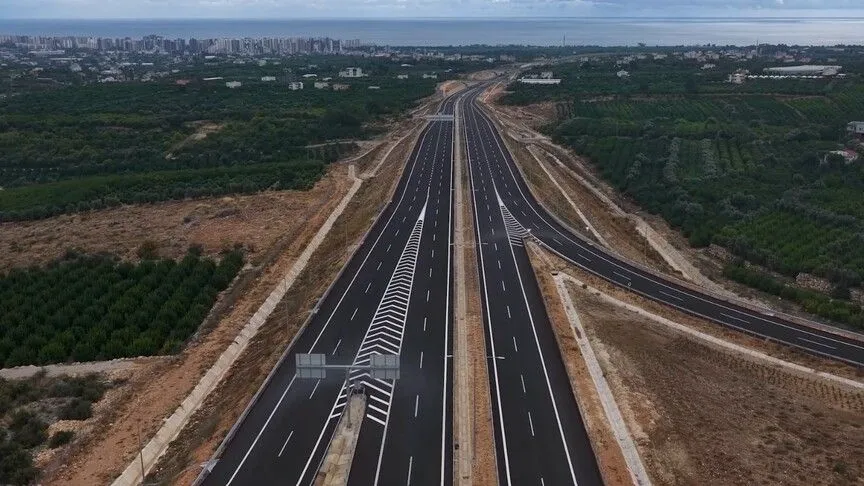 Çeşmeli-Taşucu Otoyolu'nun Kızkalesi Kesimi 19 Ekim'de Trafiğe Açılacak