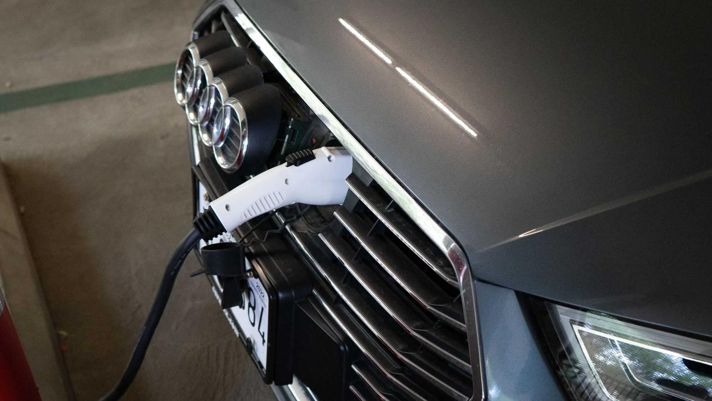 Audi, uygun fiyatlı elektrikli araç planını 2026'ya çekti