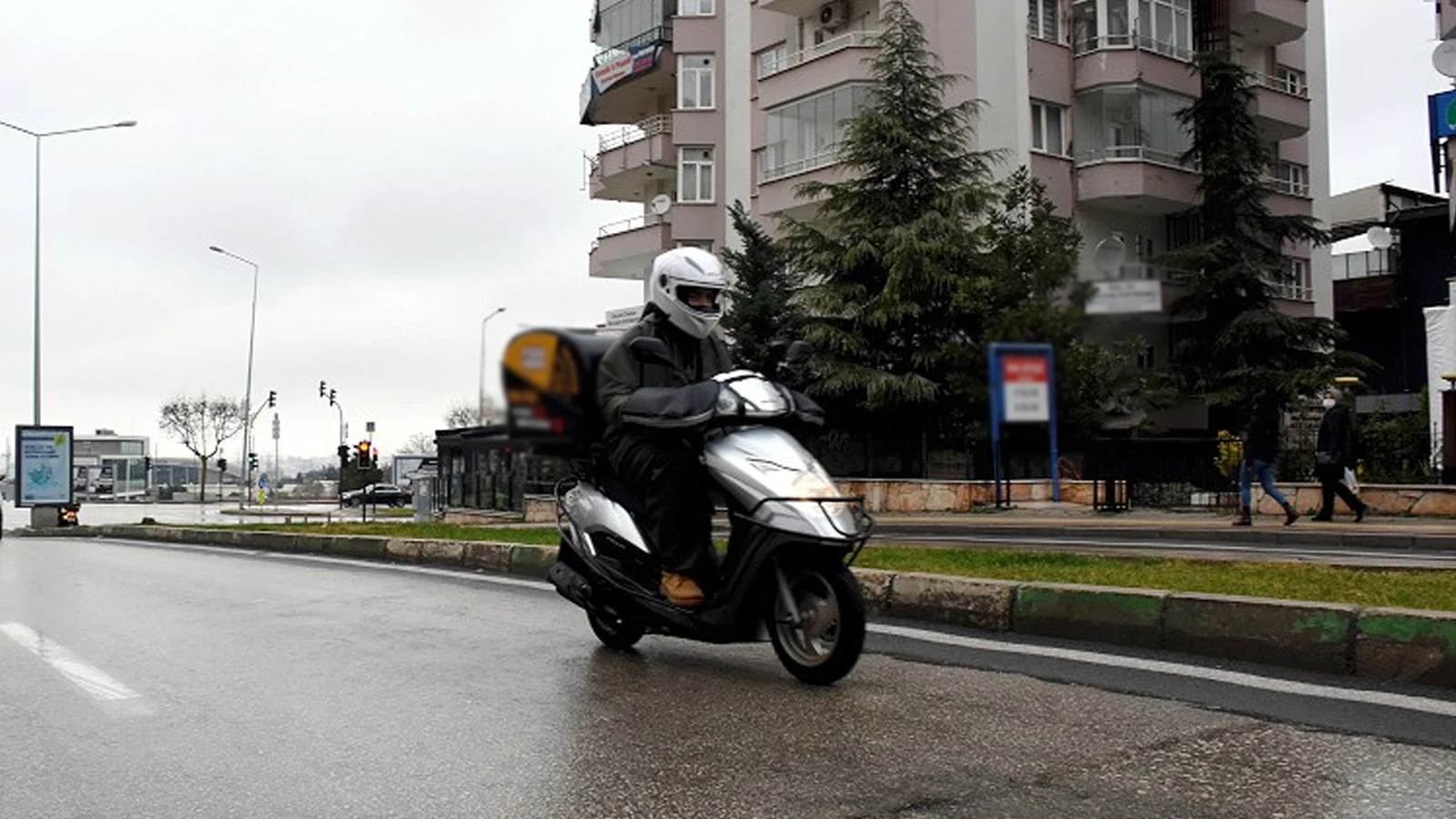 İstanbul'da ağır taşıtların ve kuryelerin trafiğe çıkışı yasaklandı