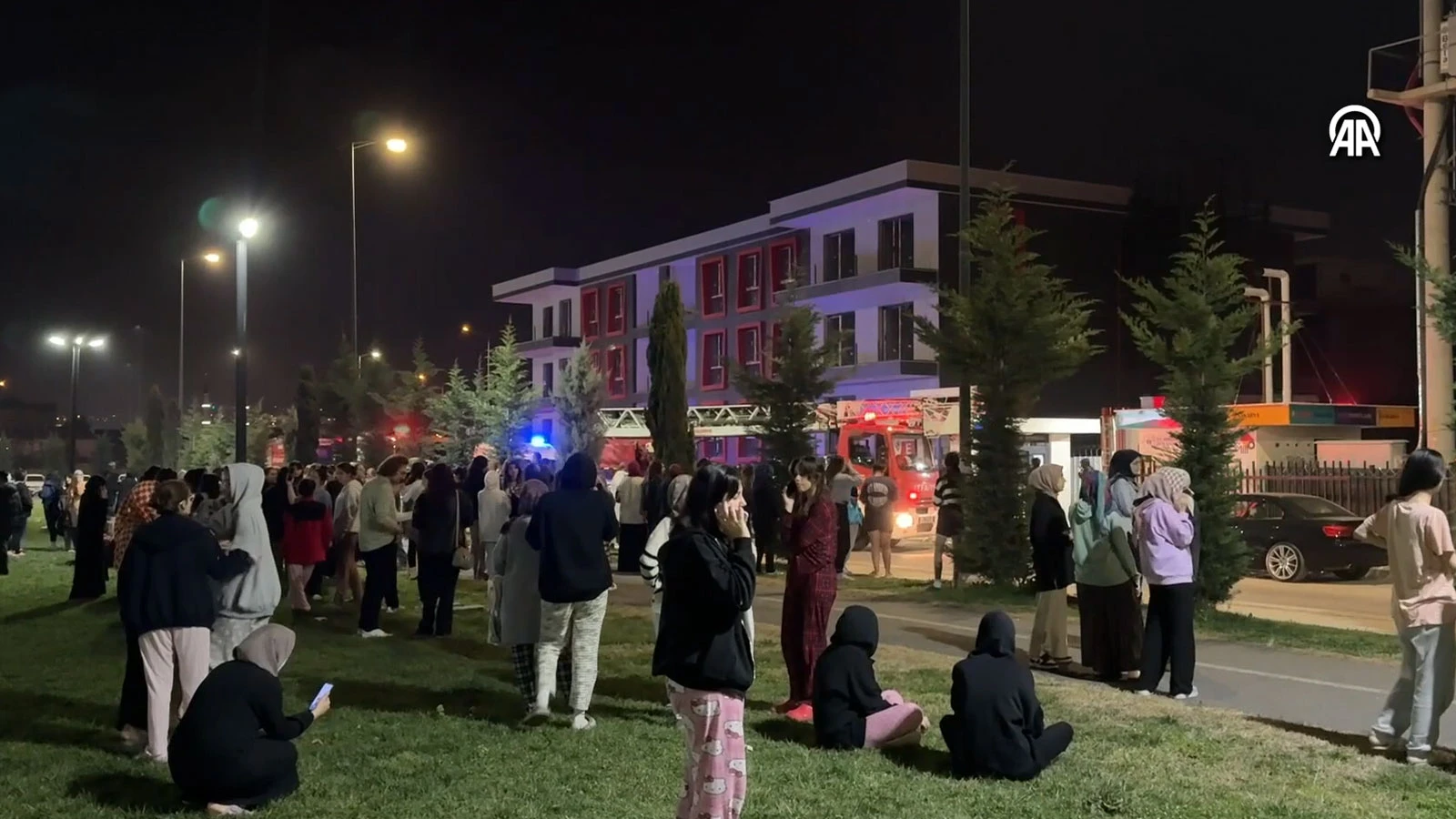 Öğrenci yurdunda yangın paniği! Yurt tahliye edildi