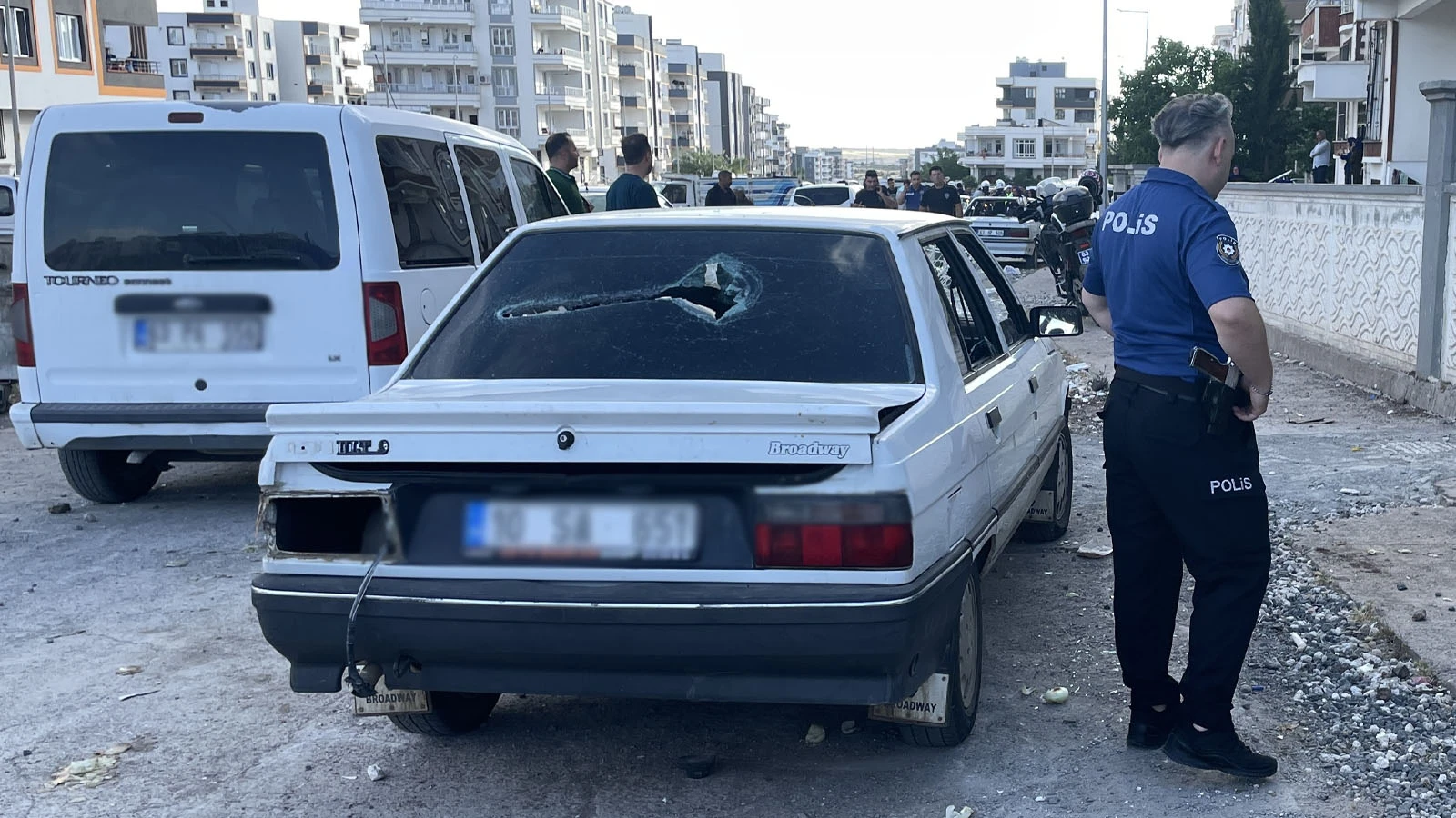 Şanlıurfa'da kavgayı ayırmaya çalışan polis memuru bıçaklandı