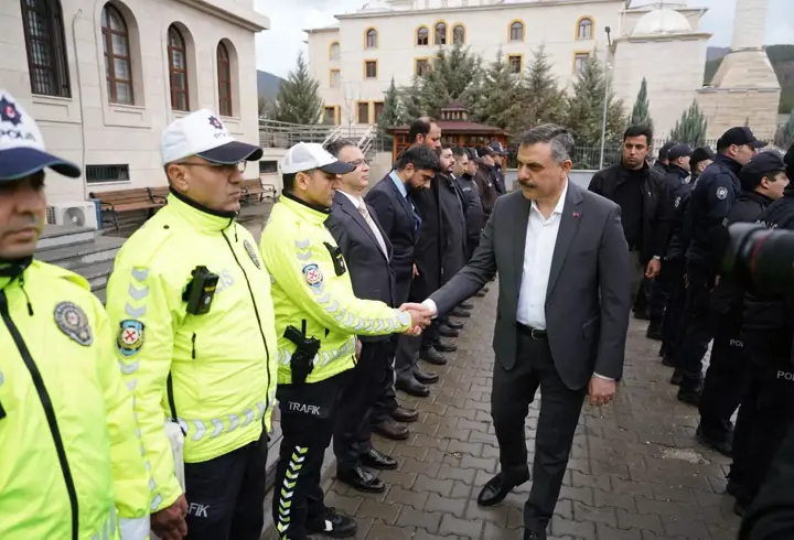 İçişleri Bakanı Çiftçi, Kızılcahamam'da polislerle bayramlaştı
