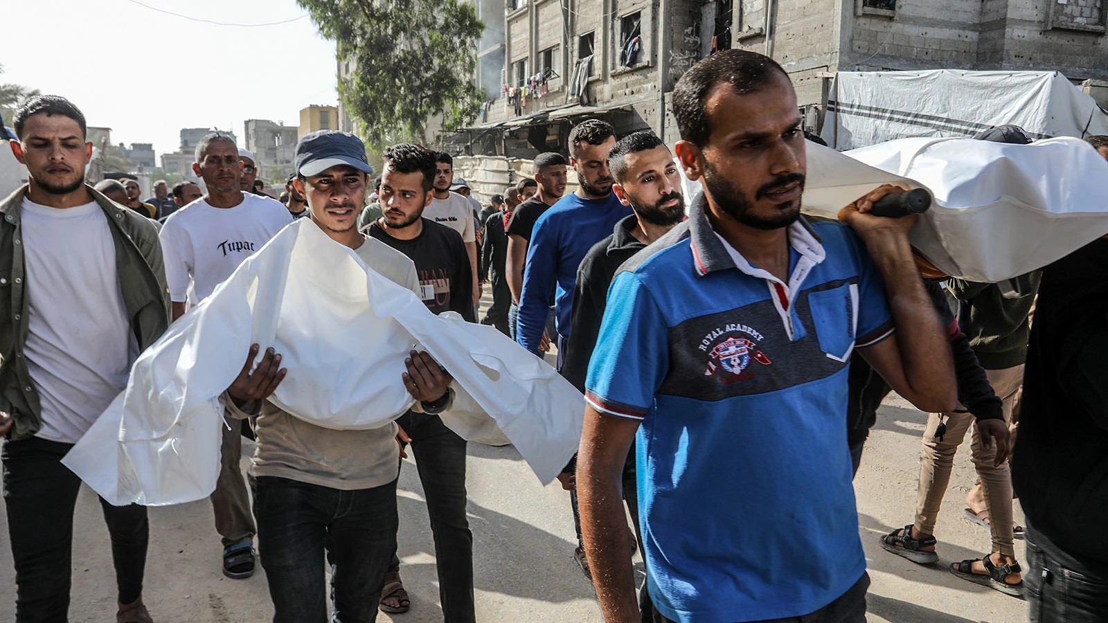 İsrail Gazze’de bir okul ve camiyi vurdu: En az 16 can kaybı
