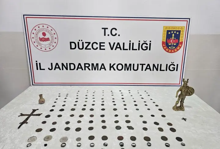 Düzce'de 136 parça tarihi eser ele geçirildi; 2 gözaltı
