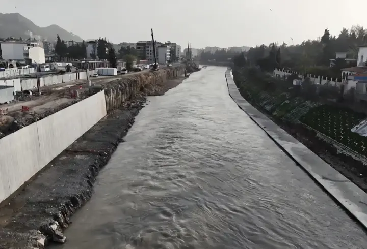 Asi Nehri’nde ıslah ve çevre düzenleme çalışmaları sürüyor