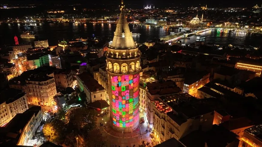 Galata Kulesi'nde Türkiye E-Ticaret Haftası için mapping gösterisi yapıldı