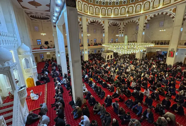 Elazığ, Siirt ve Mardin'de bayram namazı kılındı