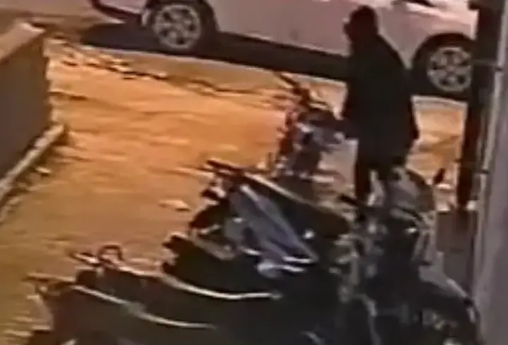 Son taksitini ödediği motosikleti çalındı, hırsızlık kamerada