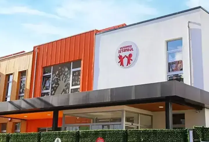 İBB'nin çocuk etkinlik merkezinde polis ekiplerince inceleme