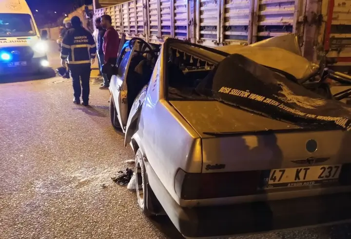Mardin'de TIR'a arkadan çarpan otomobildeki 5 kişi yaralandı