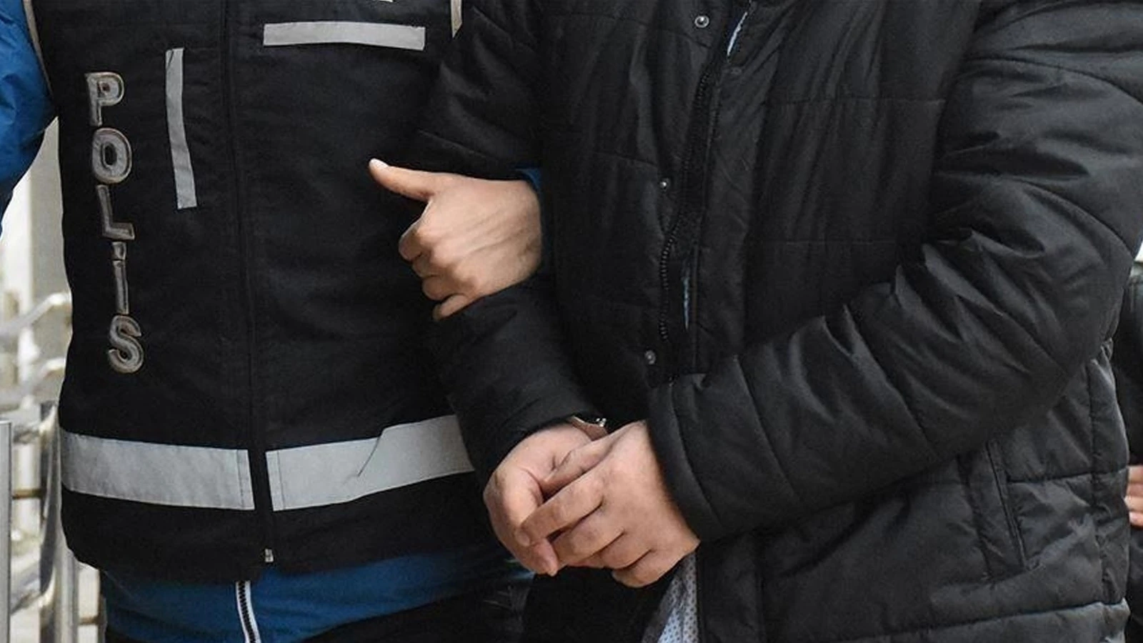 Kütüphane'nin işletmecisi Ali Yaşar Koz gözaltına alındı