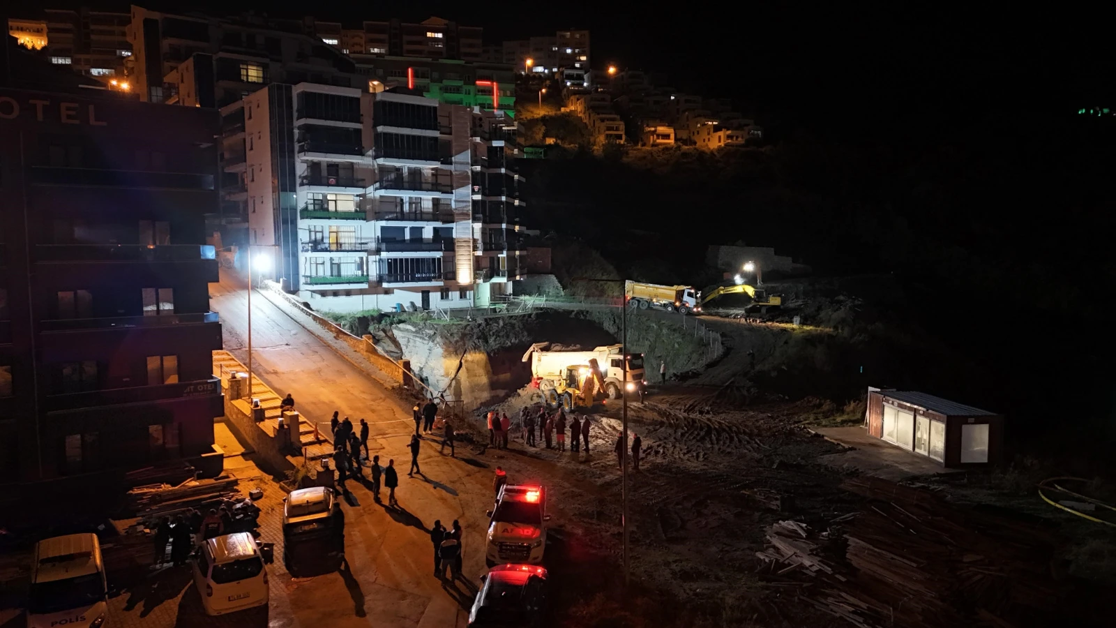 Bartın'da inşaat alanında göçük! Bir apartman tahliye edildi