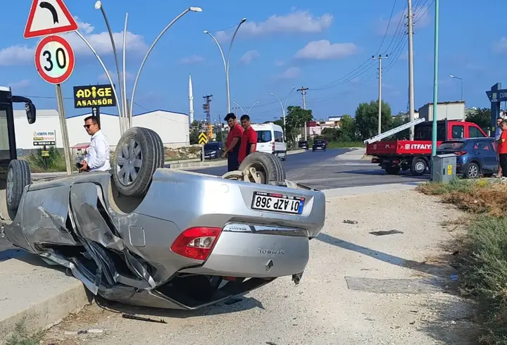 Elektrik direğine çarpıp takla atan otomobilin sürücüsü öldü