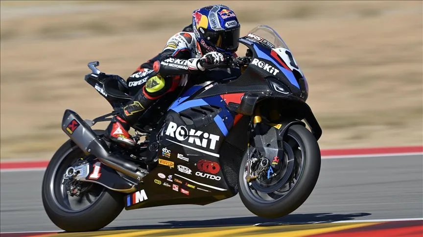 Toprak Razgatlıoğlu Superbike İspanya ayağının ilk yarışını kazandı