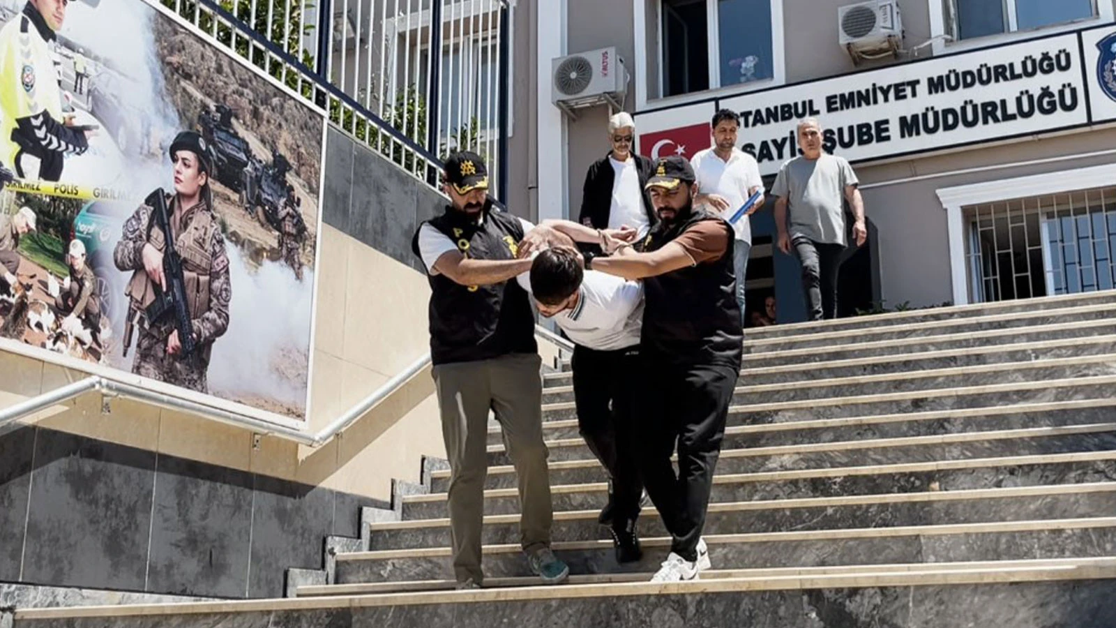 Tartıştığı kişiyi öldürdü; bavulda saklanırken yakalandı