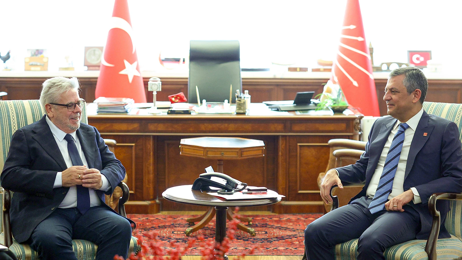 CHP Genel Başkanı Özgür Özel, AP Raportörü Amor ile bir araya geldi