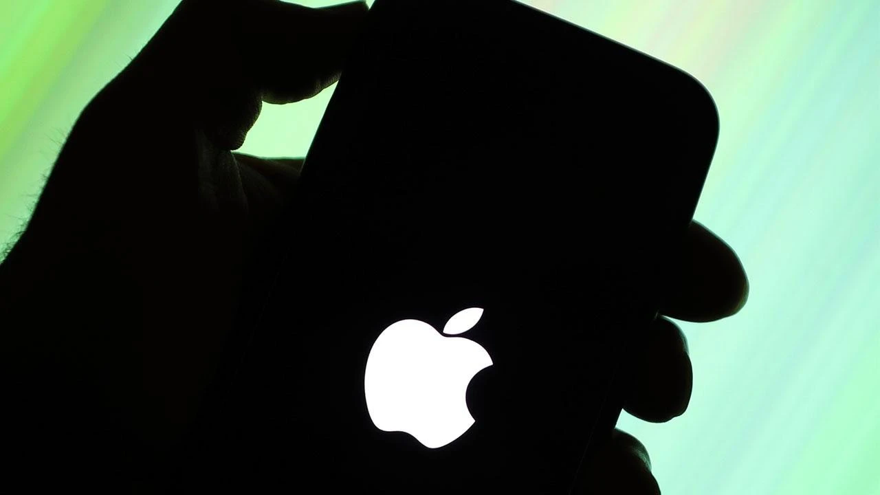 Apple'ın Katlanabilir iPhone'una Yoğun İlgi: Stoklar Dakikalar İçinde Tükendi