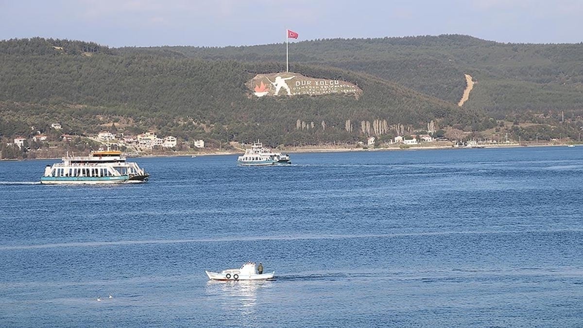 Çanakkale Boğazı'na sis engeli: Gemi trafiği çift yönlü durduruldu